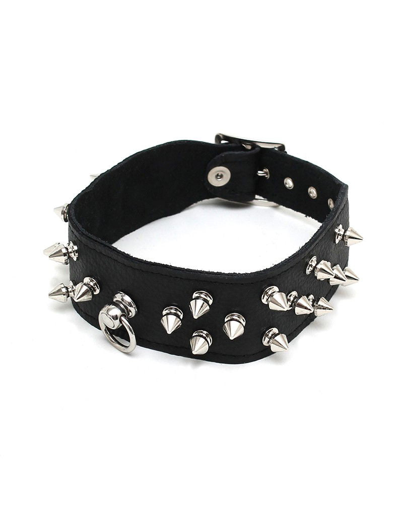 Rimba - Halsband  4 cm. breed, versierd met spikes