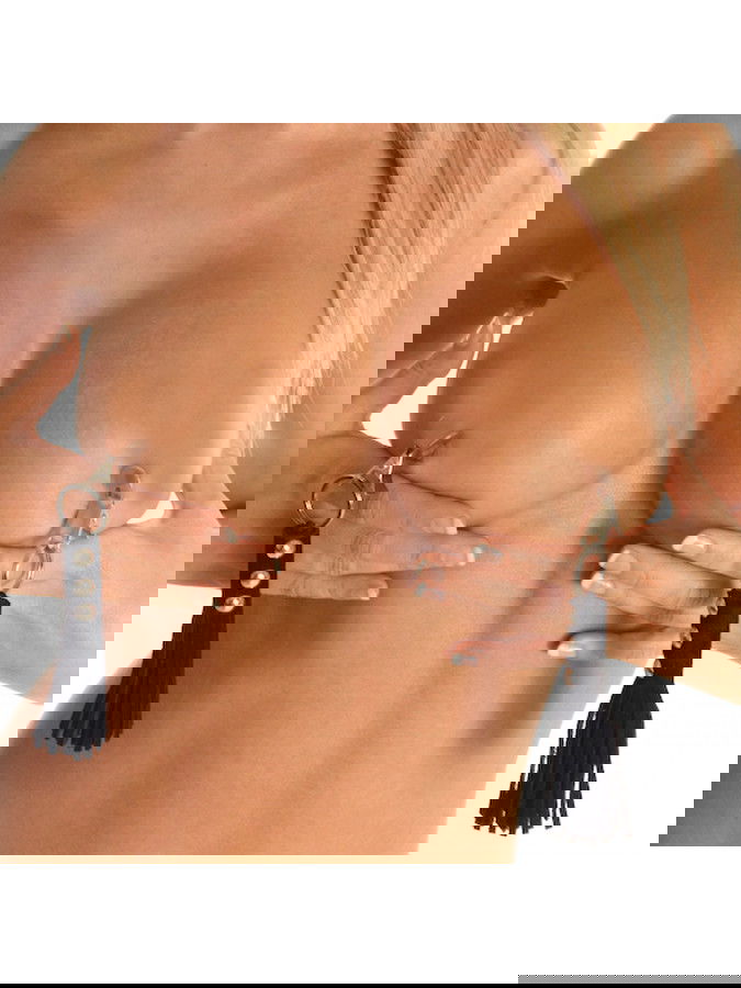 Rimba - Tepelklemmen met leder zweepje