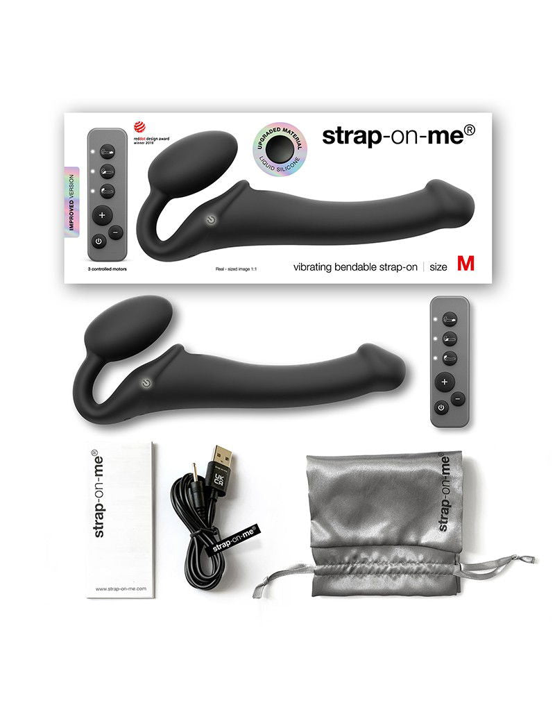 Strap-On-Me - Buigbare Strap-On Vibrator met Afstandsbediening Maat M - Zwart