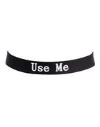 Rimba Latex Play - Halsband met opschrift 'Use Me' - Zwart & Wit