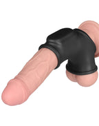 LoveToy - Silk Knights Ring - Vibrerende Penis en Scrotum Sleeve (Ø 2,8 cm) - Zwart