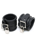 Rimba Restraint Ring met leren boeien en hangslot