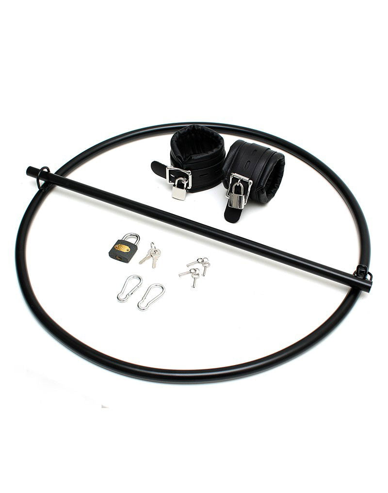 Rimba Restraint Ring met leren boeien en hangslot