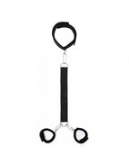 Rimba - Soft Bondage halsband verbonden aan handboeien